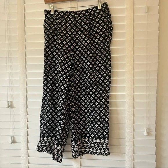 LOFT Wide Leg Pants The Pull On Black White Geometric Cropped Small Petite - Picture 4 of 13
